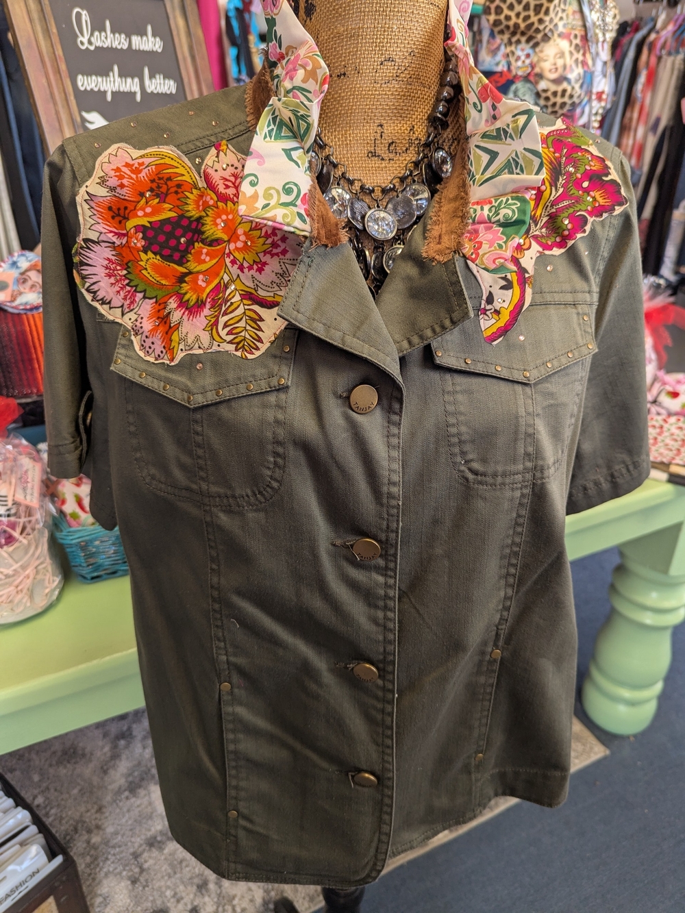 Women's Olive Green Short-Sleeve Utility Jacket with Floral Collar